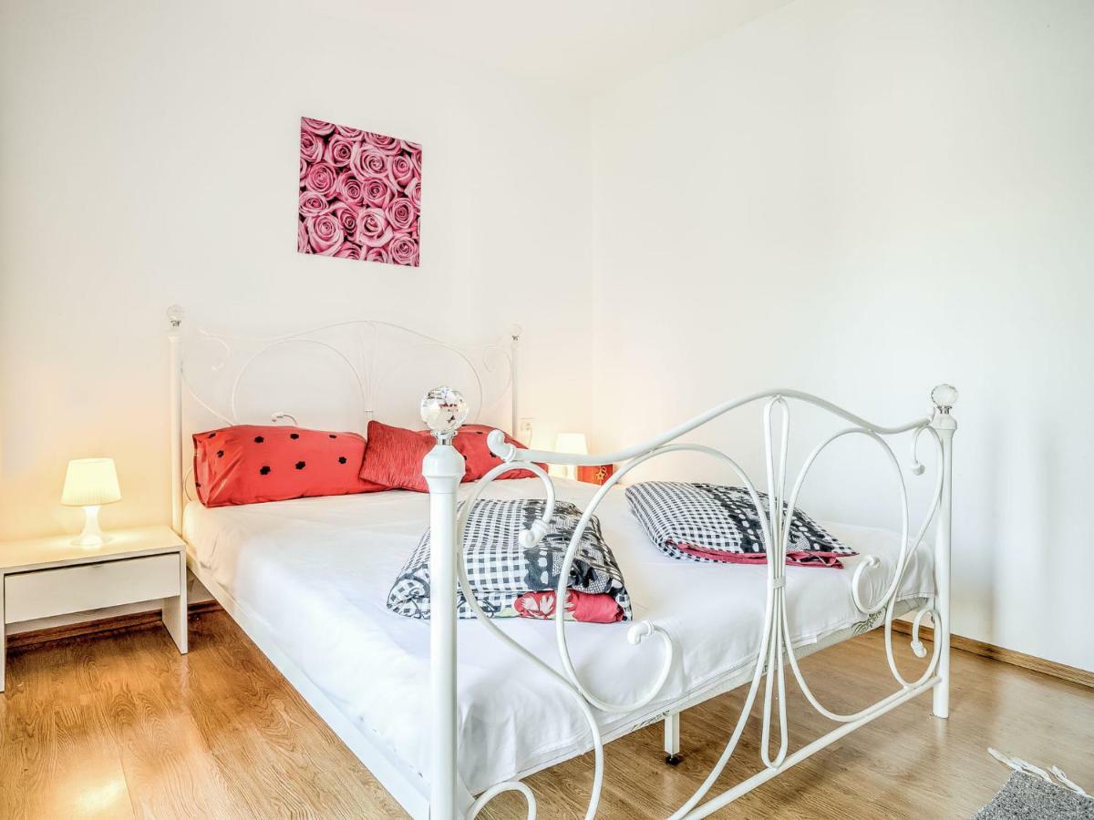 Apartment Ulika-1 By Interhome *